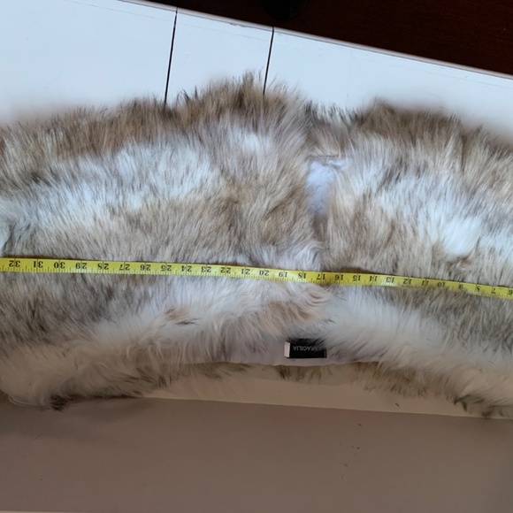 Faux fox fur shawl wrap stole - Picture 2 of 7